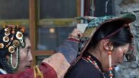 ས་དགའ་རྫོང་གི་དགོན་སྡེ་དང་། གྲགས་ཅན་མི་སྣ། དམངས་སྲོལ་བཅས་ཀྱི་སྐོར།