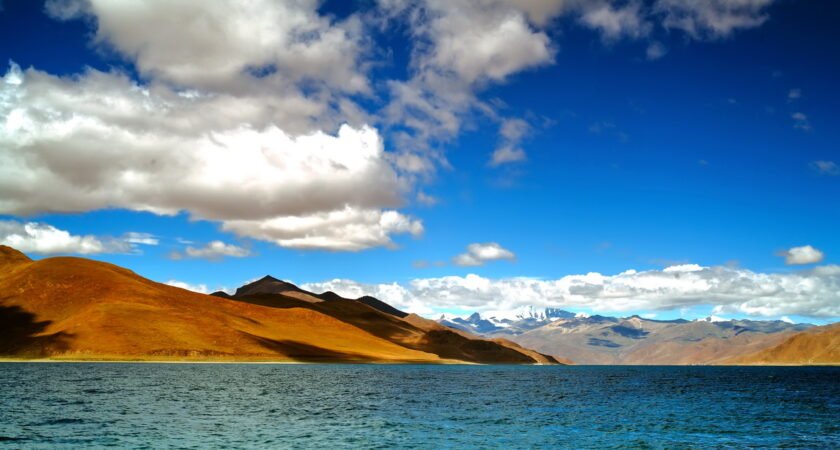 ནག་ཆུ་རྫོང་གི་དུས་སྟོན་དམངས་སྲོལ་དང་། སྡོད་ཁང་དང་བཟའ་བཅའི་སྐོར།