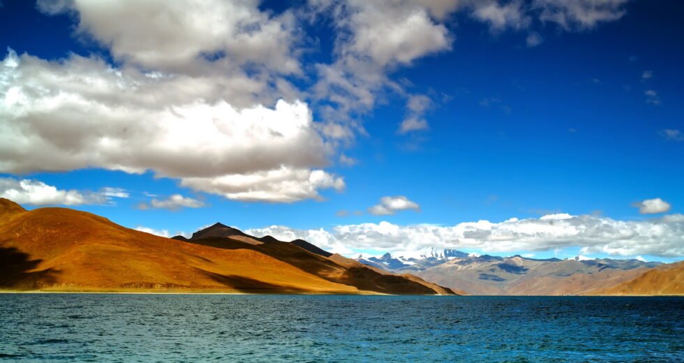 ནག་ཆུ་རྫོང་གི་དུས་སྟོན་དམངས་སྲོལ་དང་། སྡོད་ཁང་དང་བཟའ་བཅའི་སྐོར།