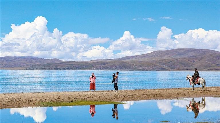 འདམ་གཞུང་རྫོང་གི་གཞུང་སྒེར་ཆོས་གསུམ་གྱི་ས་ཞིང་བདག་ཐོབ་དང་། ཡུལ་སྡེ་དང་། རི། ལ། མཚོ། གཙང་པོ། ཞིང་འབྲོག་ཐོན་ཁུངས་སྐོར།